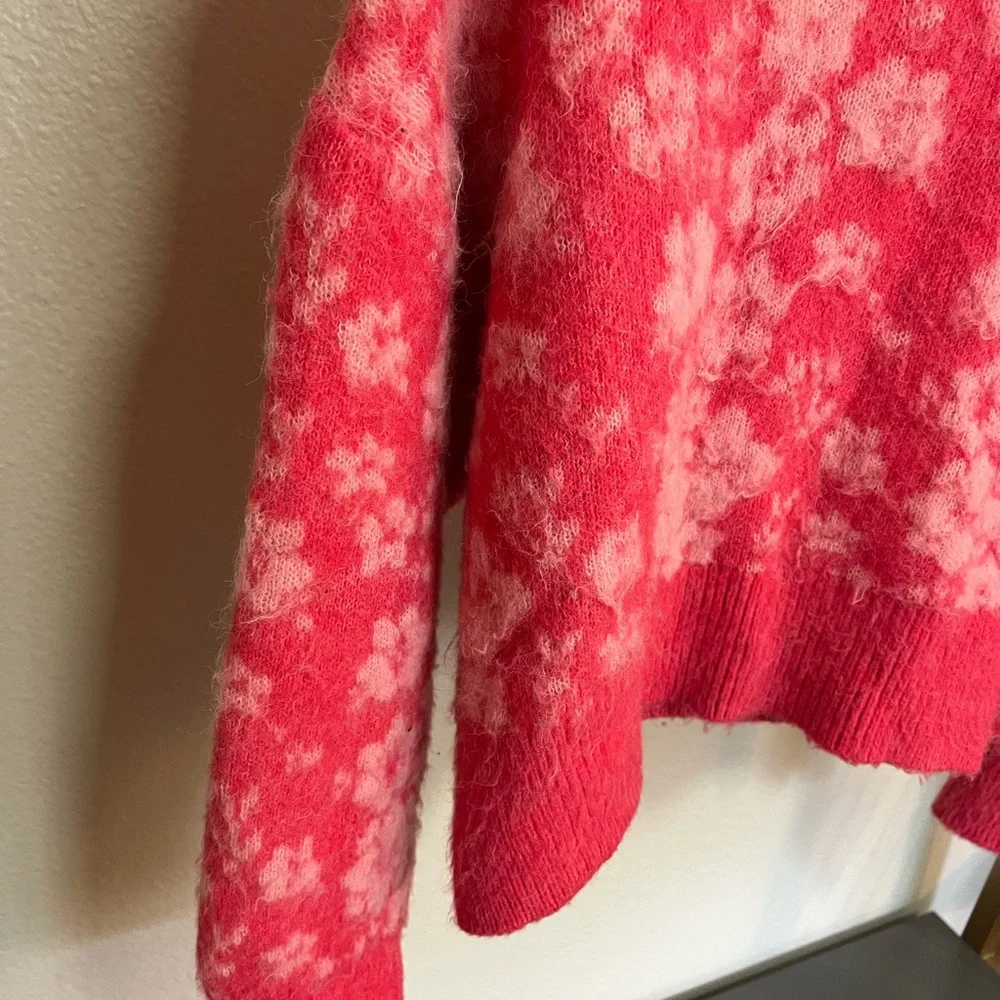 Zara Fuzzy Pink Cropped Crewneck Sweater with Floral Pattern - Picture 5 of 8